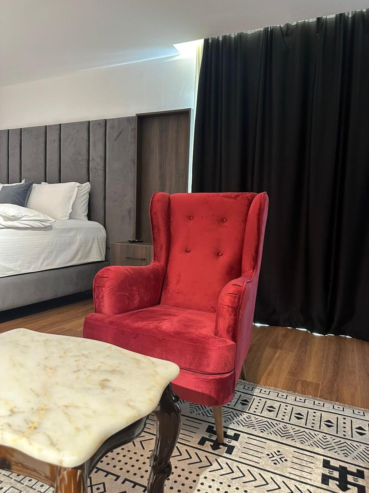 Hotel Europa Prishtina Приштина Экстерьер фото